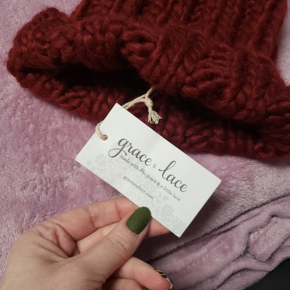 Grace & Lace Touqe - Picture 7 of 7